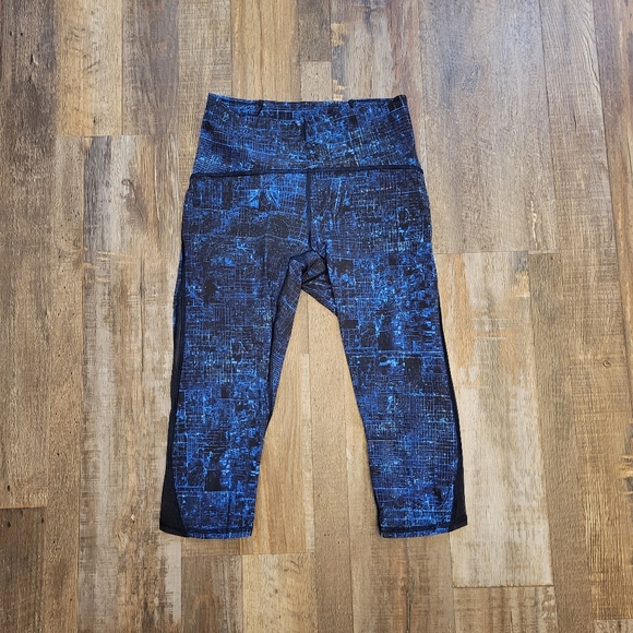 Lululemon Train Times Crop 17" City Lights Print - Picture 3 of 7